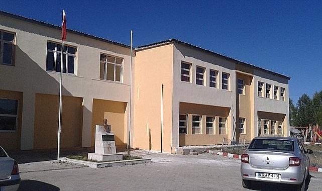 Göle’de yurt krizi