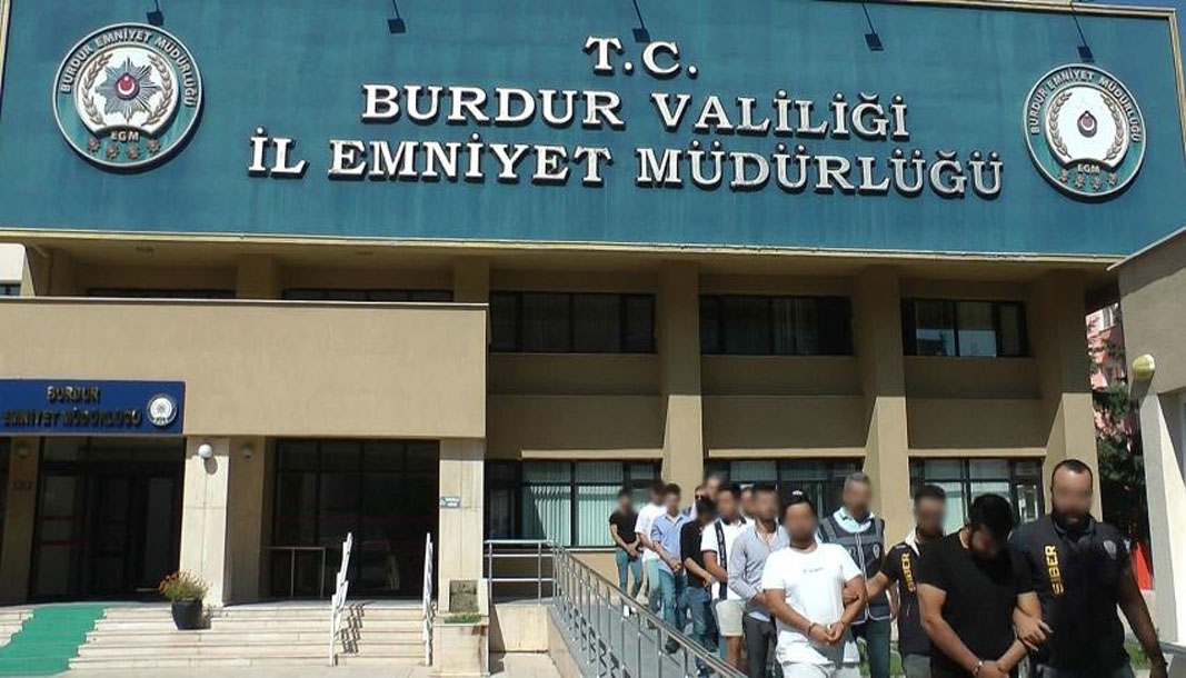 Burdur’da 17 şahıs tutuklandı, çok sayıda silah ele geçirildi