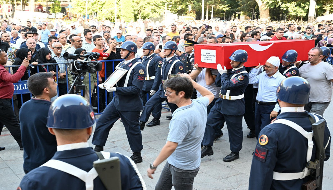 Ispartalı şehit son yolculuğuna uğurlandı