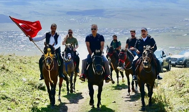 Hayrettin Çiçek, Yıldızlı Dağ’daki doğa yürüyüşüne katıldı