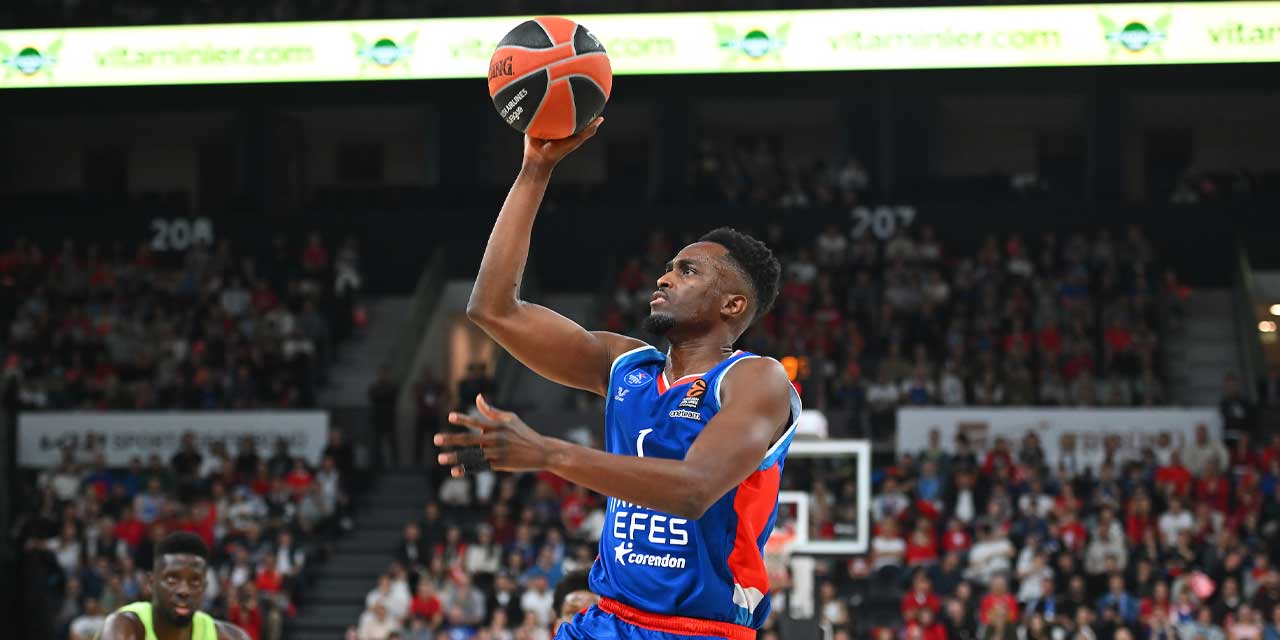 Anadolu Efes, Euroleague’de  Barcelona’ya mağlup oldu