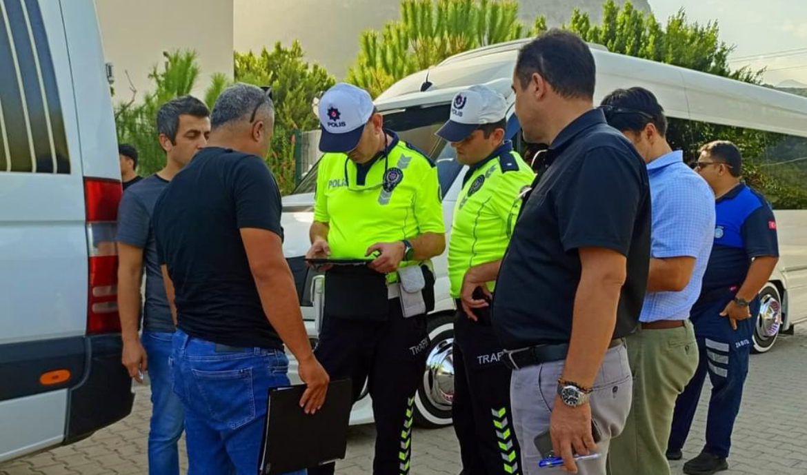 Kemer’de servis denetimleri sürüyor