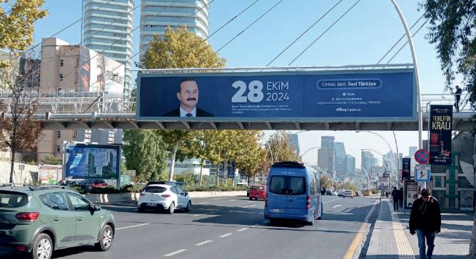 Yavuz Ağıralioğlu partilileri önce billbordlarda karşılayacak