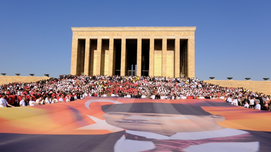 LÖSEV on binlerce kişiyle Ata’nın huzurunda!