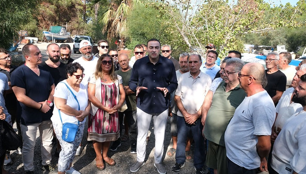 Milletvekili Kaya balıkçı esnafıyla bir araya geldi