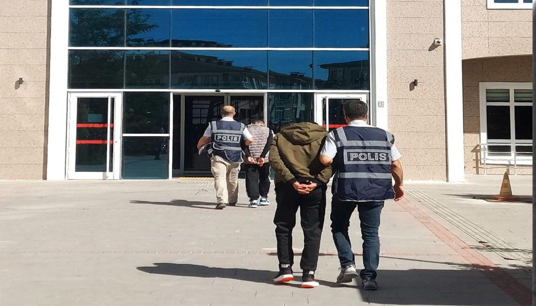 Burdur’da hırsızlık yaptığı tespit edilen 2 kişi yakalandı