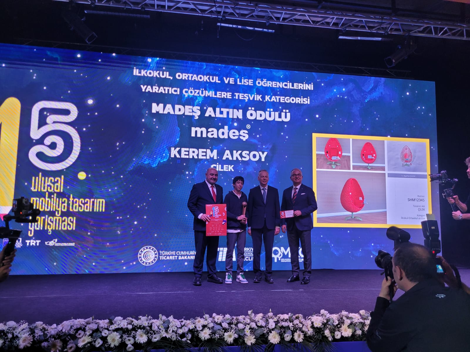 TED Ankara’nın öğrencisine ‘Madeş Altın Ödülü’