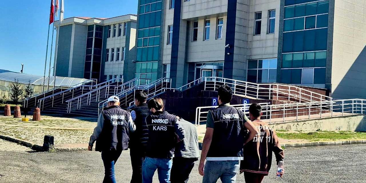 Kars’ta uyuşturucu satıcılarına operasyon 3 kişi tutuklandı