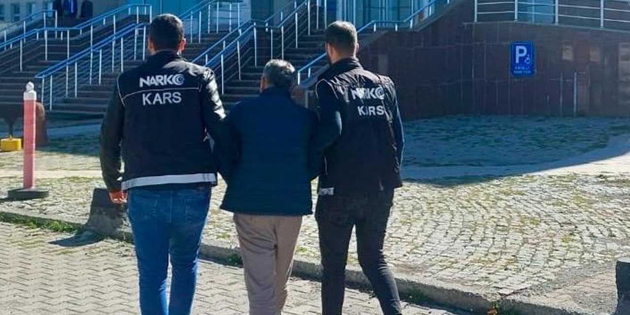 Kars’ta 17 yıl hapis cezası bulunan uyuşturucu satıcısı yakalandı