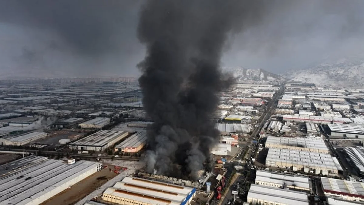 Kayseri OSB’de mobilya fabrikasında yangın