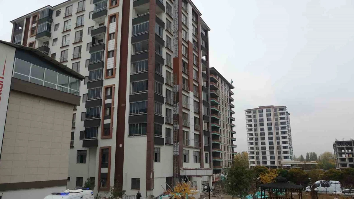 Malatya’da iskele çöktü: 2 işçi hayatını kaybetti