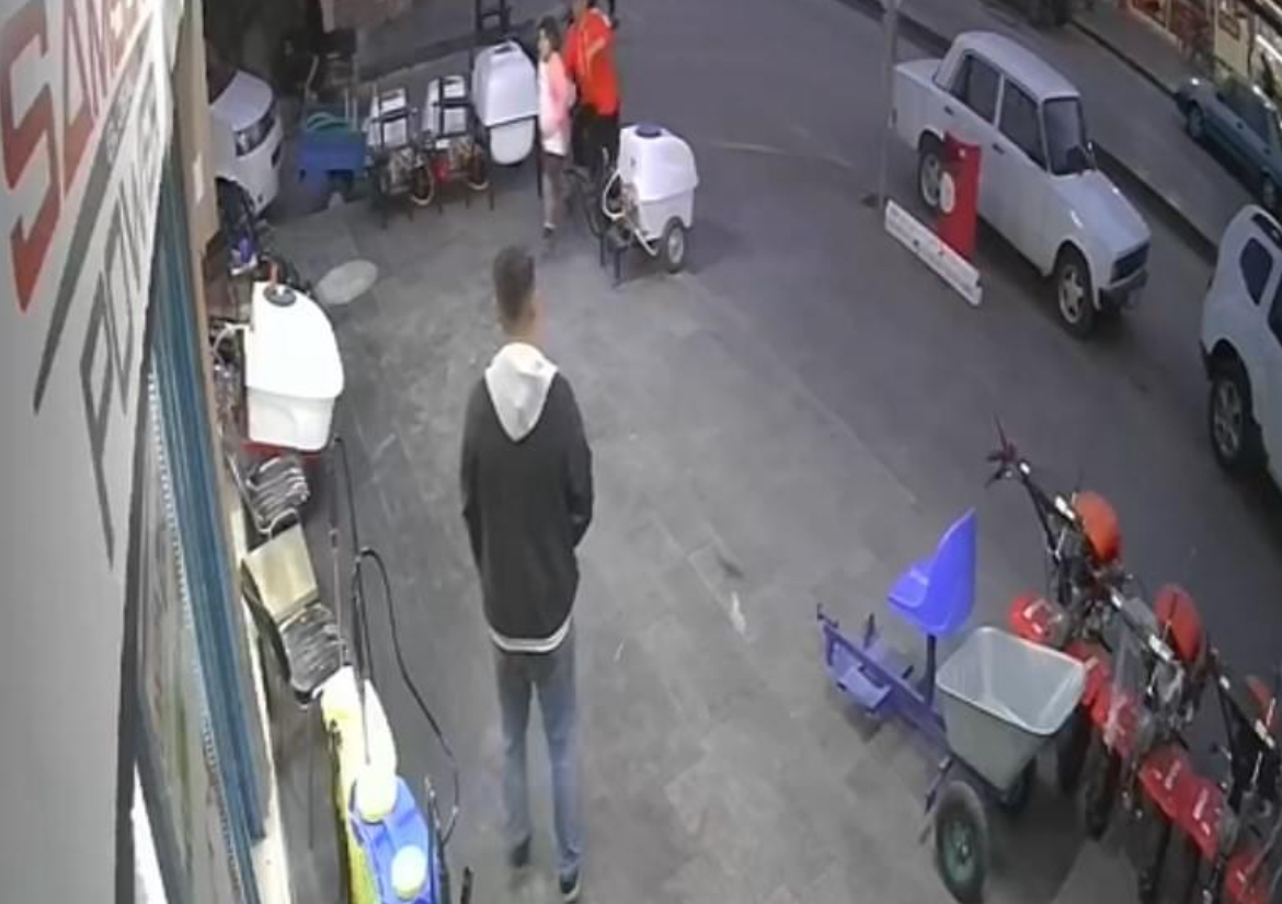 Motosikletle gelip iş yerini kurşunlayıp kaçtılar