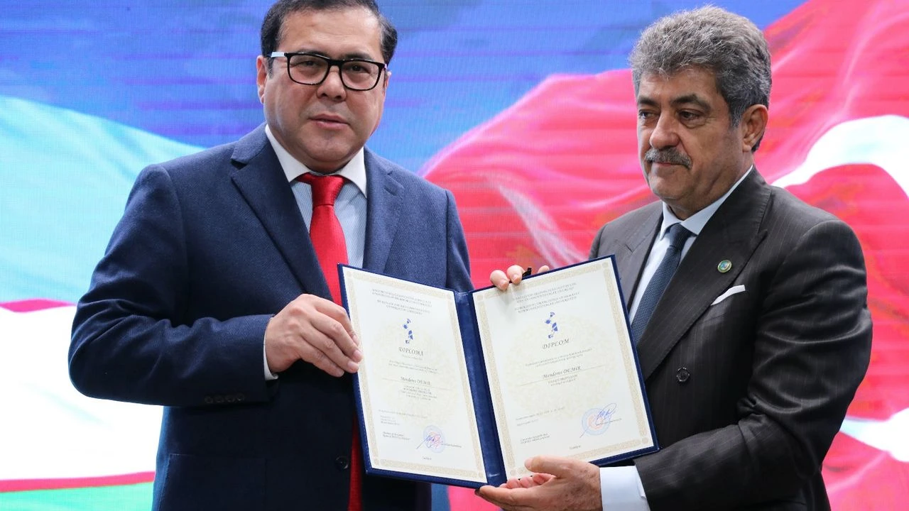 Menderes Demir’e Özbekistan’da ‘Fahri Profesörlük’ beratı