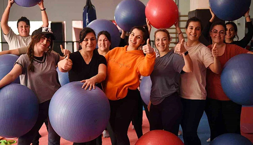 Kepez’in kadınları sporla formda kalıyor