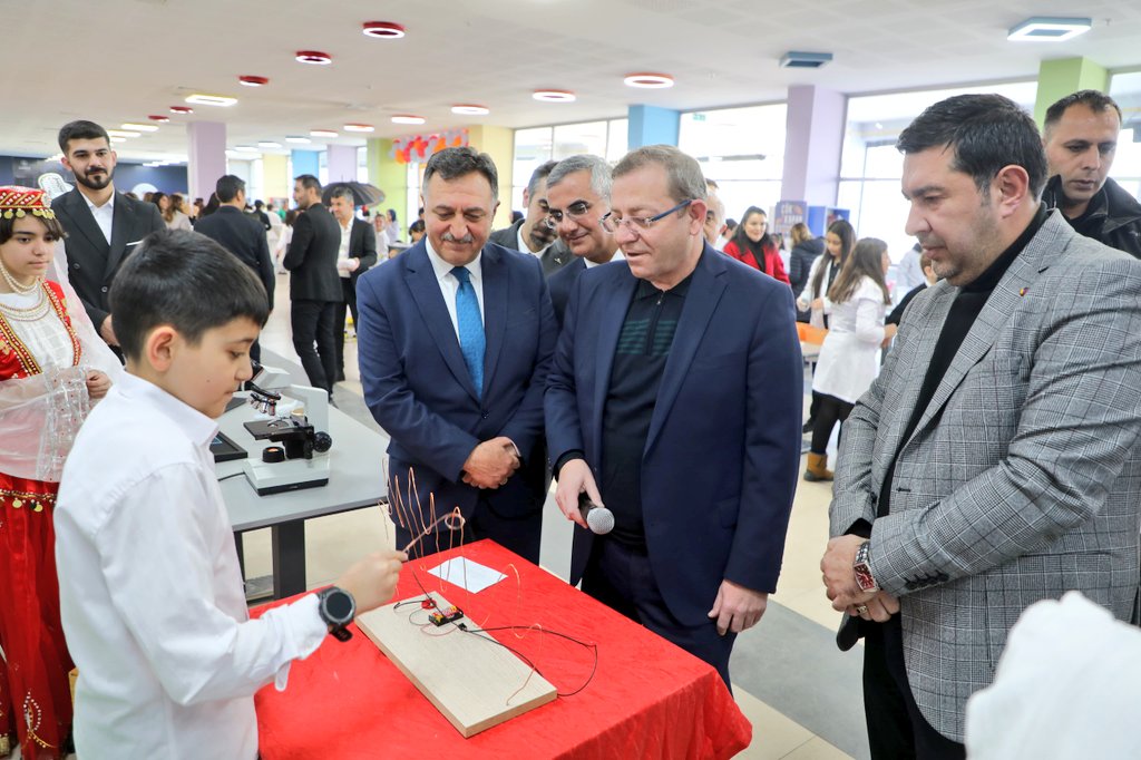 Kars’ta özel bir okul tarafından Kültür ve Sanat Şenliği düzenlendi – Birlik Haber Ajansı