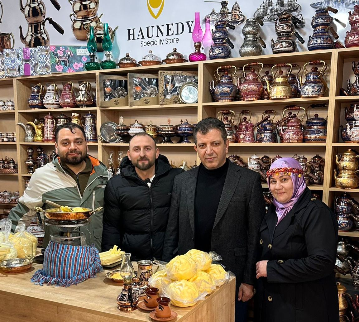 Balıkla konuşan adamdan Haunedy’de kuymak şovu – Birlik Haber Ajansı