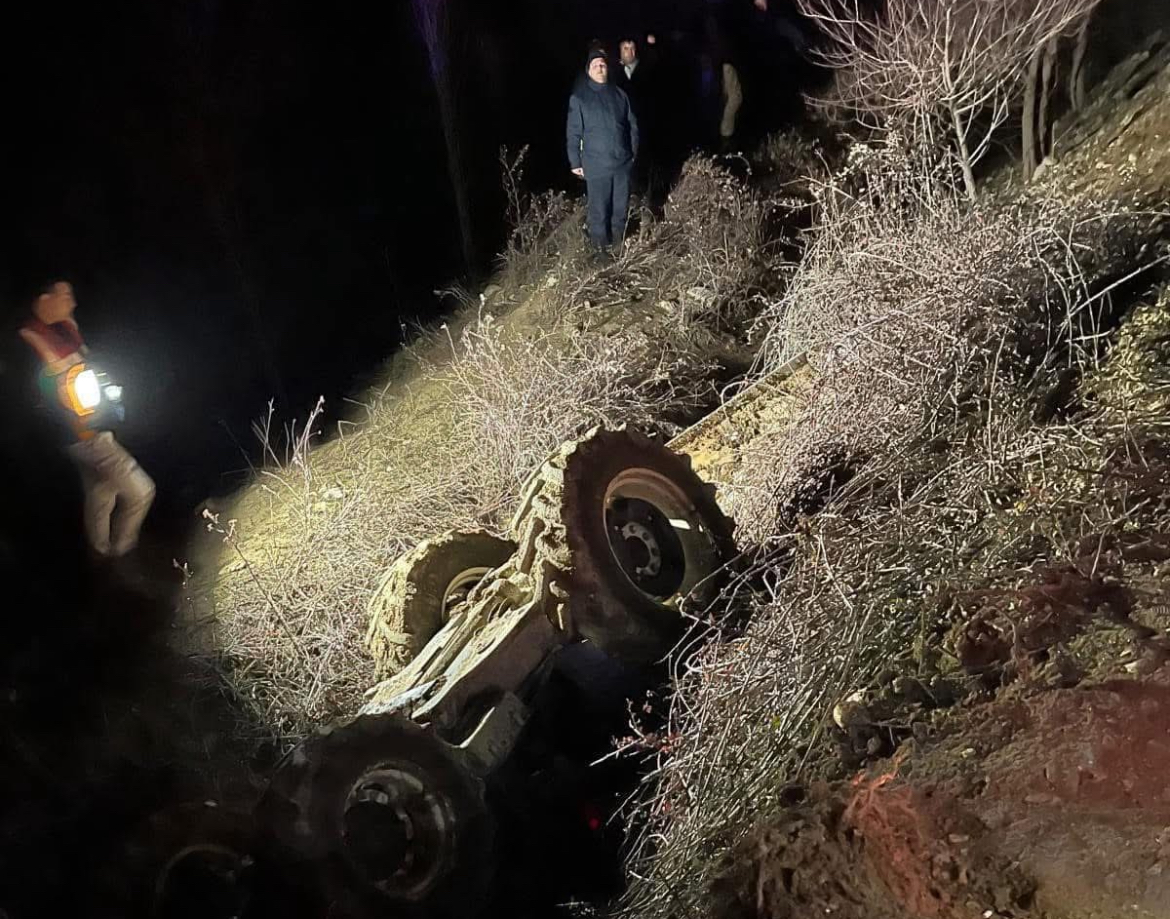 Antalya Korkuteli’nde traktör kazası: 14 yaşındaki sürücü ve kardeşi traktör altında kalarak can verdi – Birlik Haber Ajansı