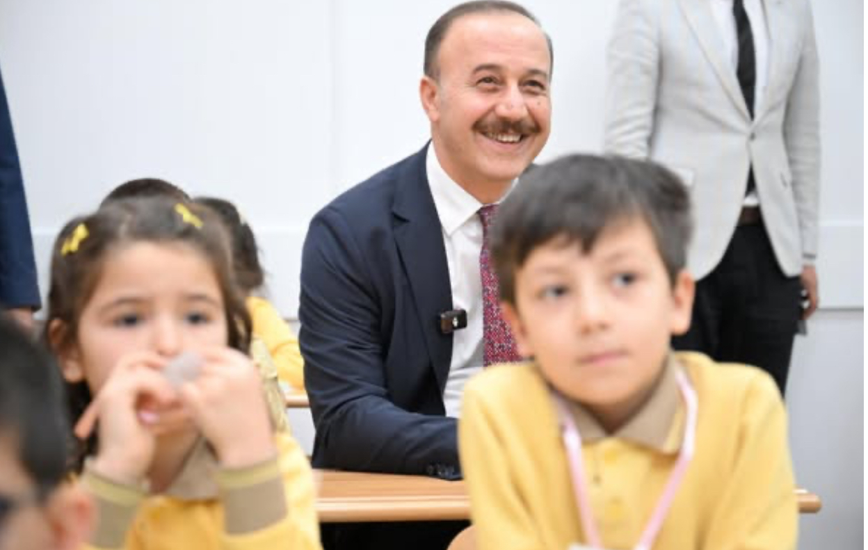 Vali Erin öğrencilerin karne heyecanına ortak oldu – Birlik Haber Ajansı