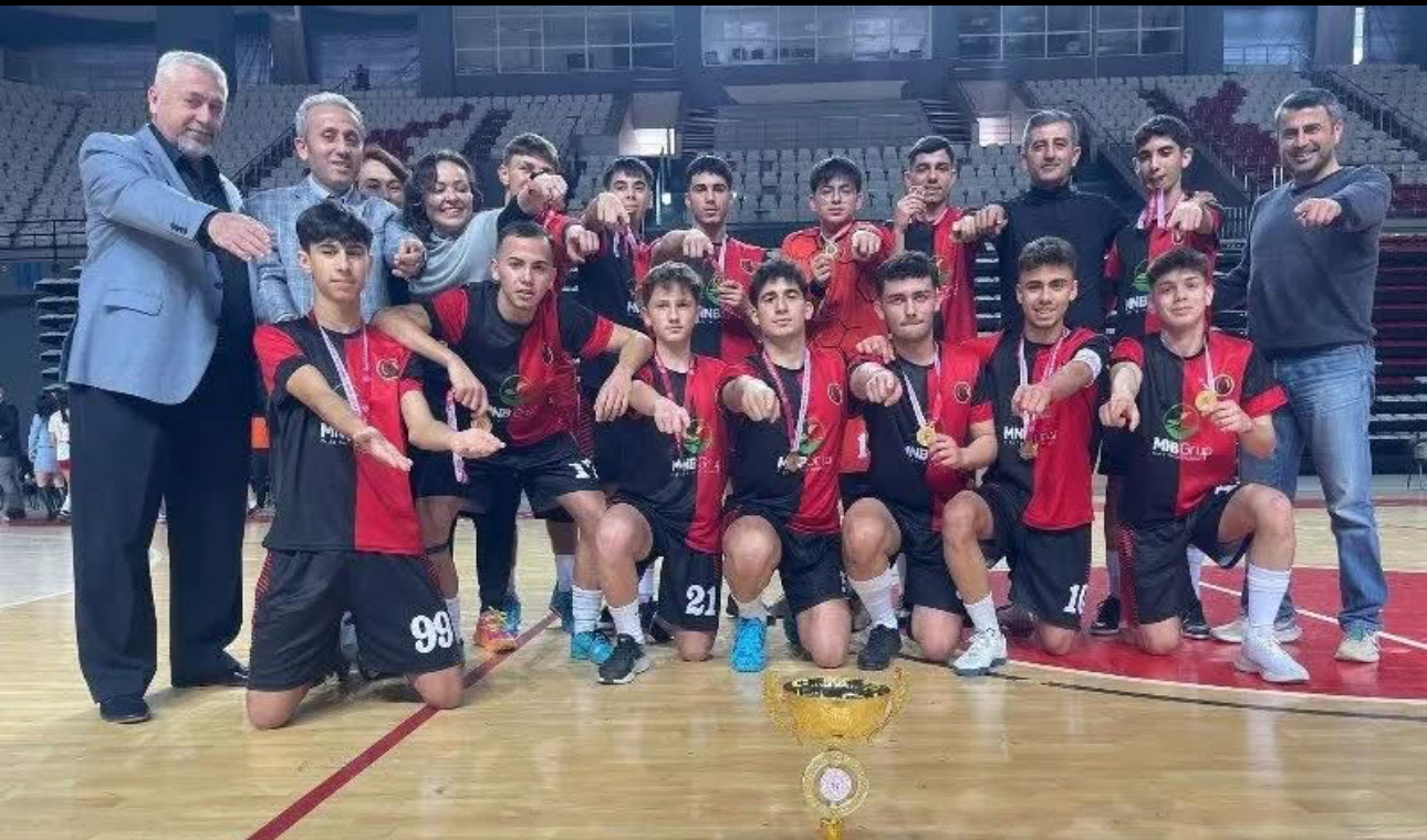 Serik Atatürk Anadolu Lisesi Futsal Takımı Antalya şampiyonu oldu! – Birlik Haber Ajansı