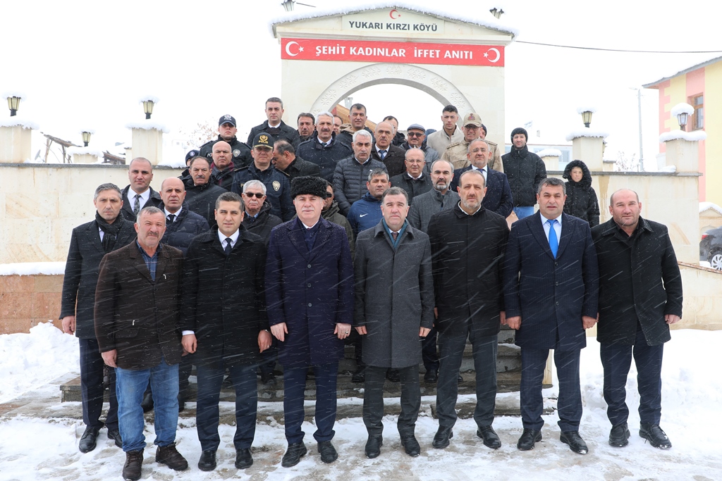 Kurtuluş coşkusu milli kahramanların kabirlerini ziyaretle başladı