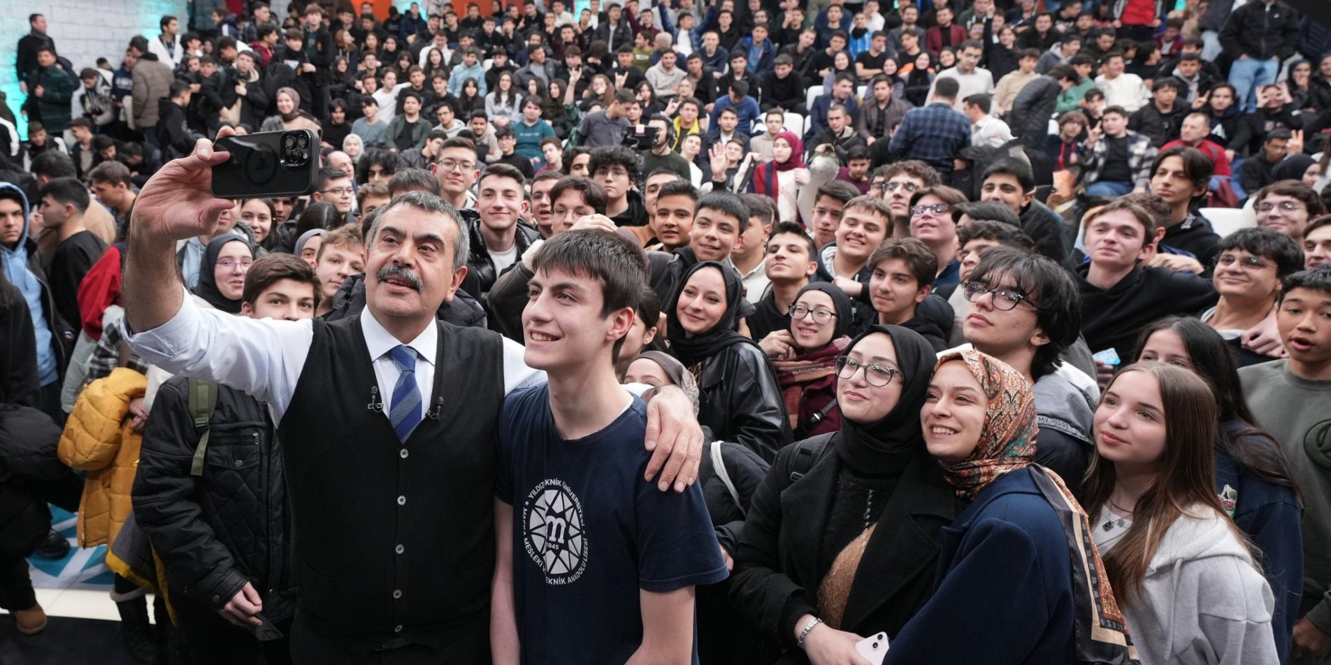 Millî Eğitim Bakanı Yusuf Tekin, Gençlerle Bir Araya Geldi – Birlik Haber Ajansı