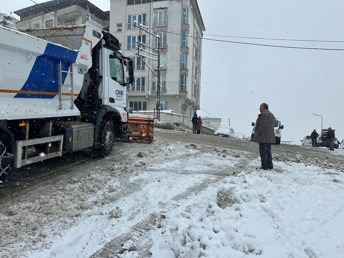 Canik’te karla mücadele aralıksız sürüyor – Birlik Haber Ajansı
