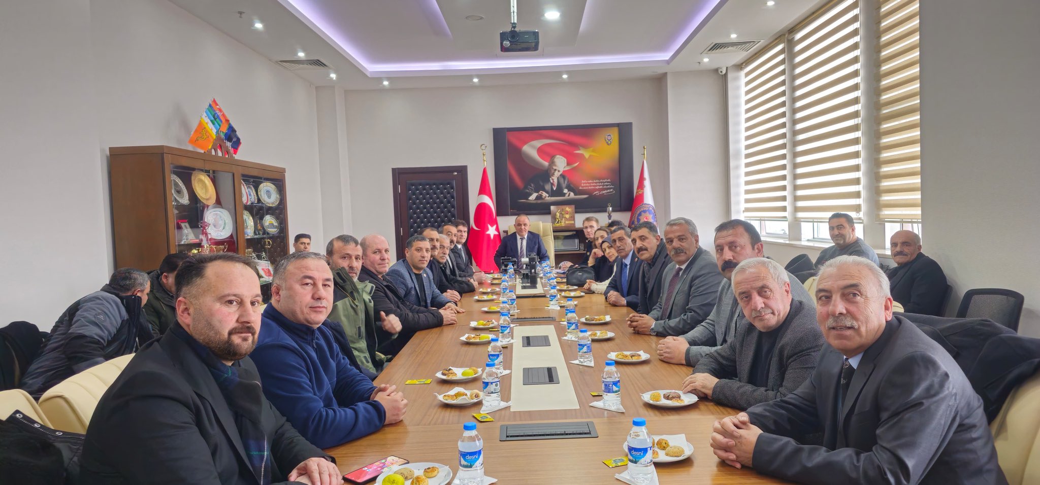 Kars Emniyet Müdürü Mehmet Ömür Saka, mahalle muhtarlarıyla huzur toplantısı yaptı – Birlik Haber Ajansı