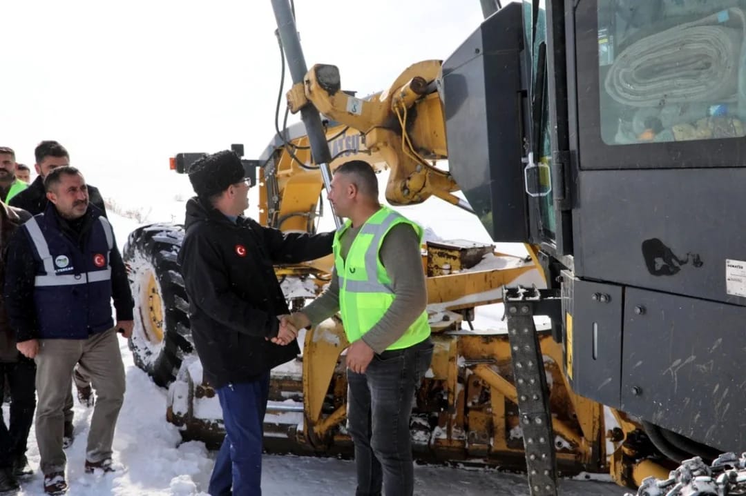 Kars Valisi Ziya Polat, karla mücadele çalışmalarını yerinde inceledi – Birlik Haber Ajansı