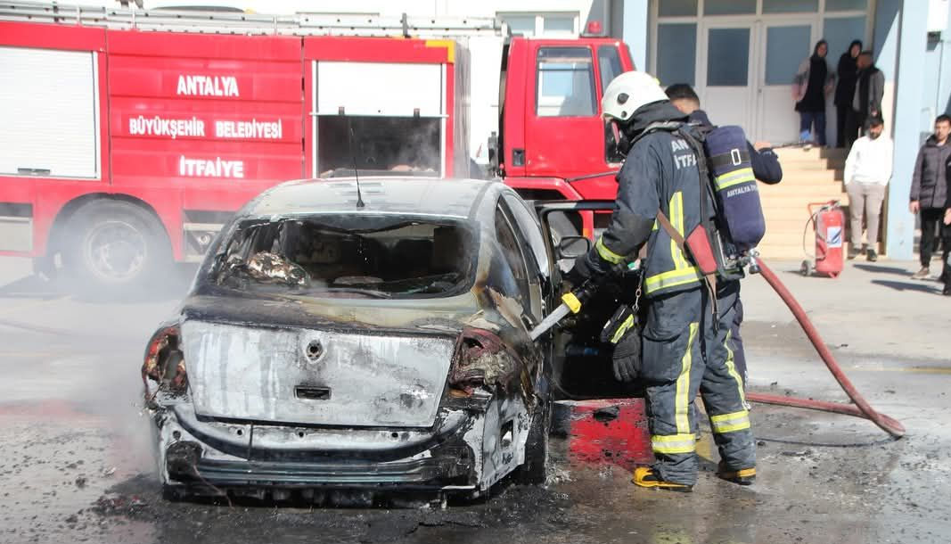 Serik’te hastane otoparkında çıkan yangın söndürüldü – Birlik Haber Ajansı