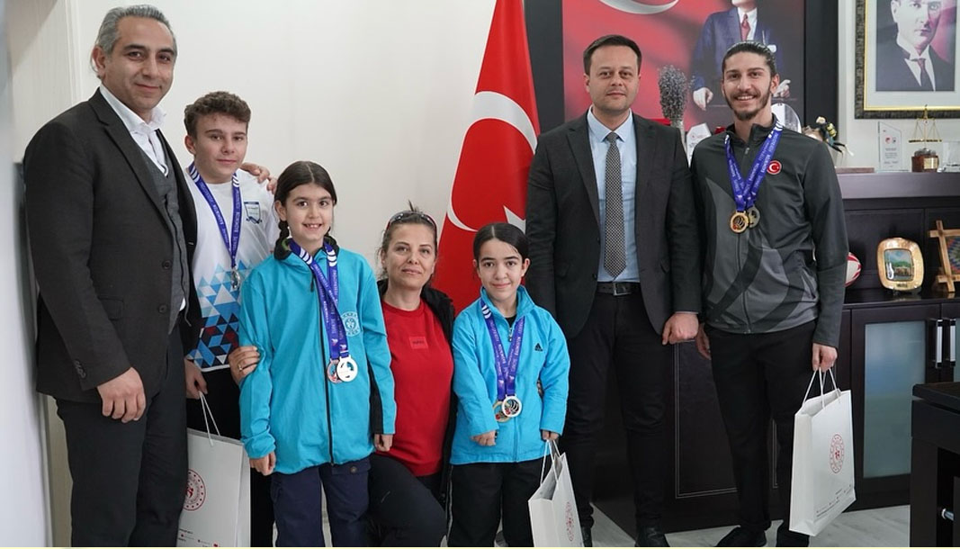 Isparta İl Gençlik ve Spor Müdürlüğü’nden para badminton’da büyük başarı! – Birlik Haber Ajansı