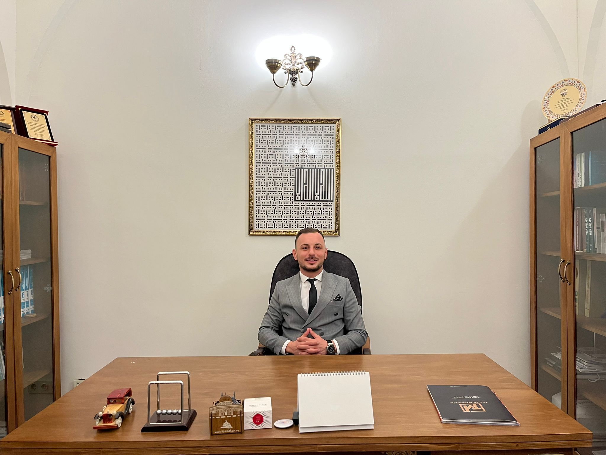 Karadeniz Vakfı Yönetim Kurulu ve BİRDEF Genel Başkan Yardımcısı İnanç Yakup ÇOLAK Kadir Gecesi dolayısıyla bir kutlama mesajı yayınladı;