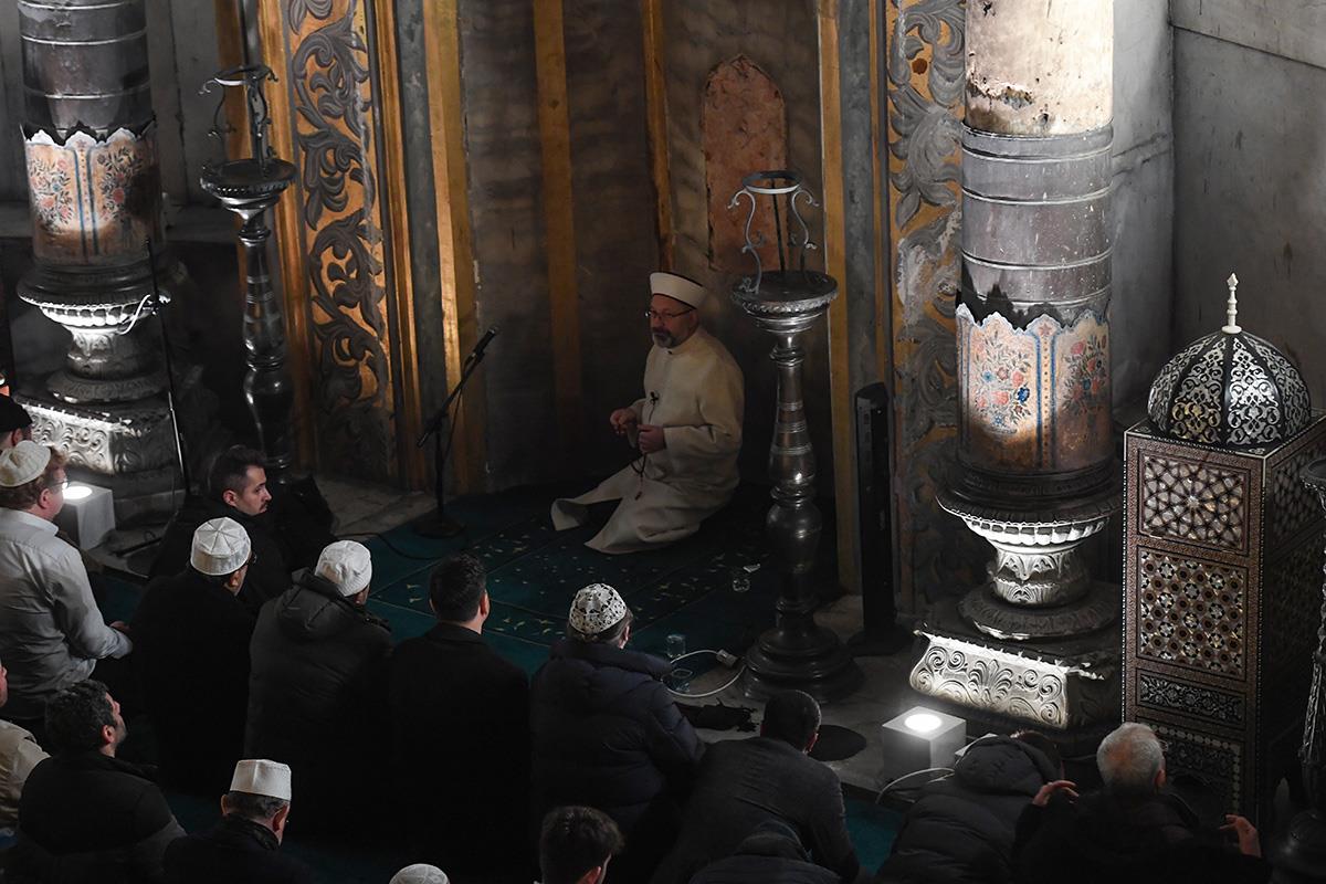 Diyanet İşleri Başkanı Ali Erbaş, Ayasofya Cami’sinde teravih namazı kıldırdı – Birlik Haber Ajansı