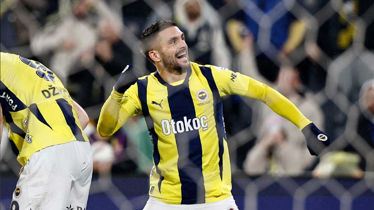Fenerbahçe’ye Antalyaspor karşısında 30 dakika yetti: Galatasaray’la puan farkı 4’e düştü!!