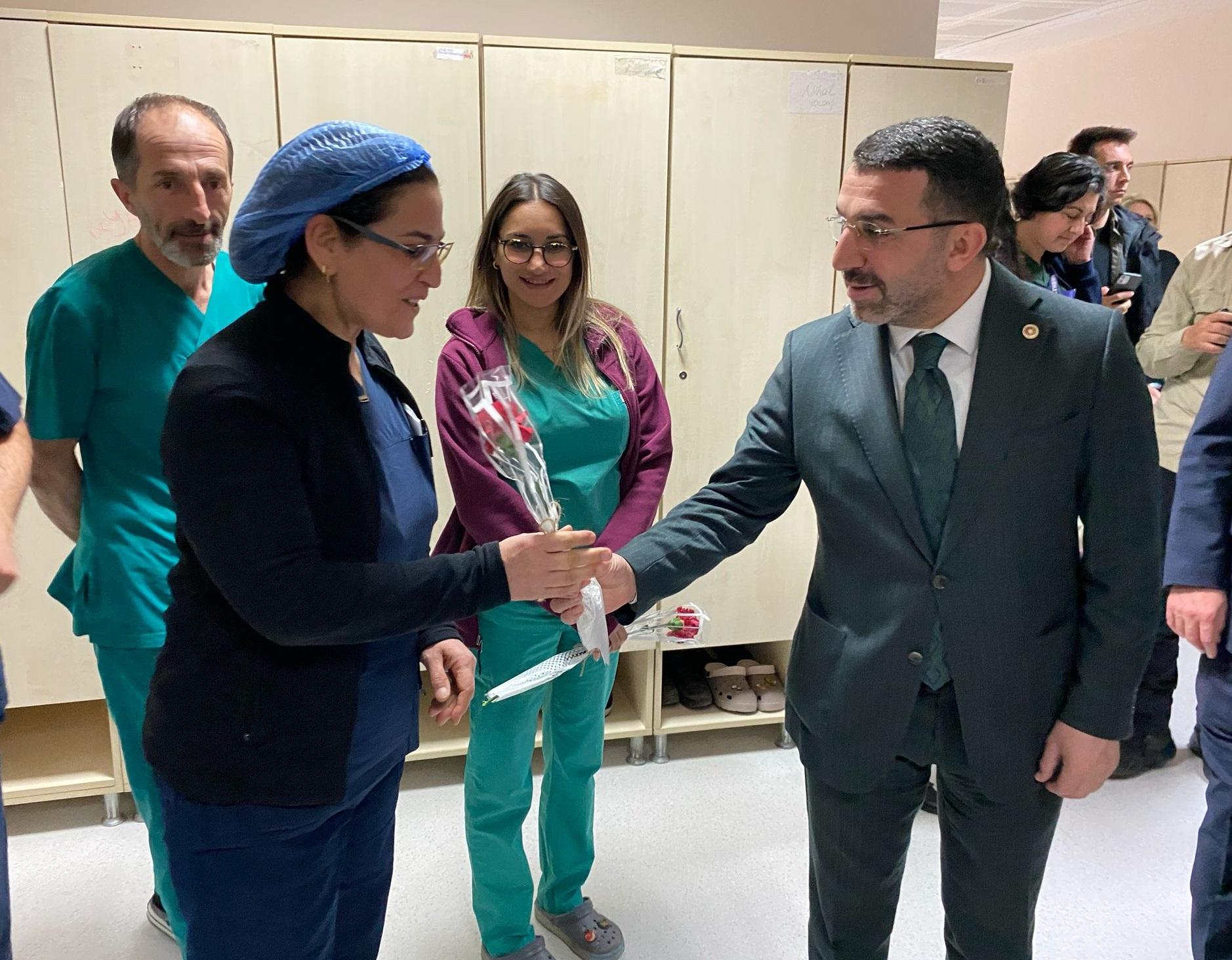 Kars Valisi Polat ve Milletvekili Çalkın, hastane çalışanlarının Tıp Bayramı’nı Kutladı – Birlik Haber Ajansı