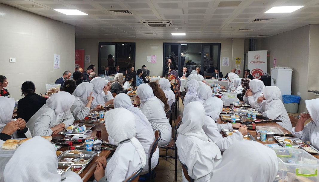 Burdur Valisi Tülay Baydar Bilgihan’dan kadın emekçilere anlamlı ziyaret – Birlik Haber Ajansı