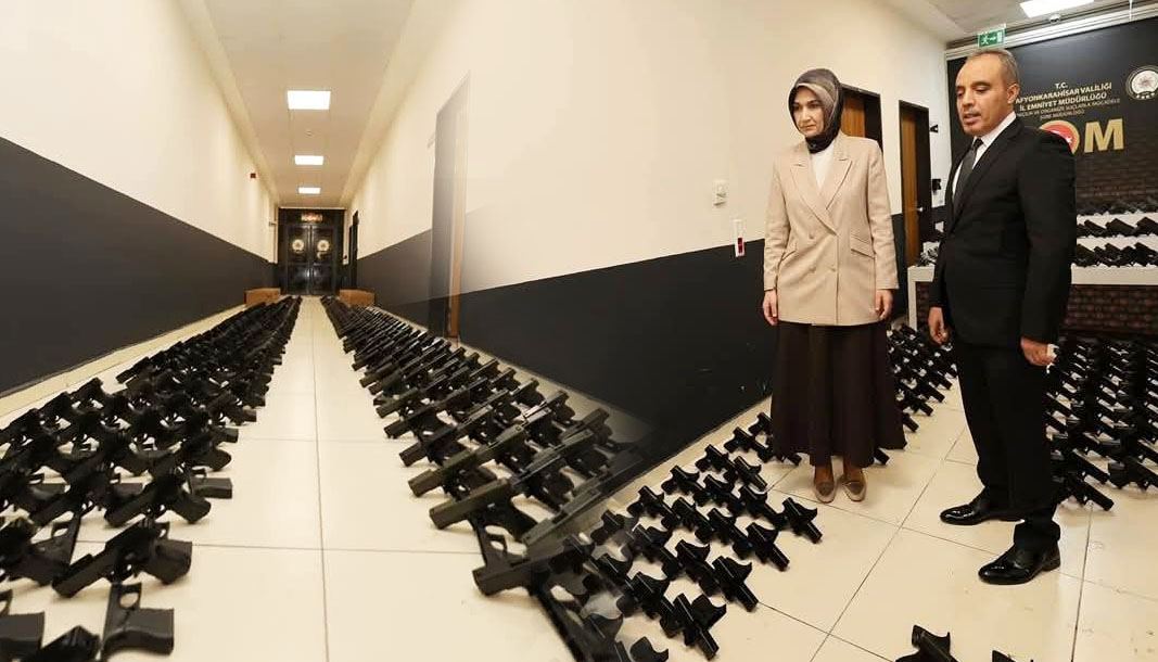 Afyonkarahisar’da dev operasyon: Binlerce ruhsatsız silah parçası ele geçirildi – Birlik Haber Ajansı
