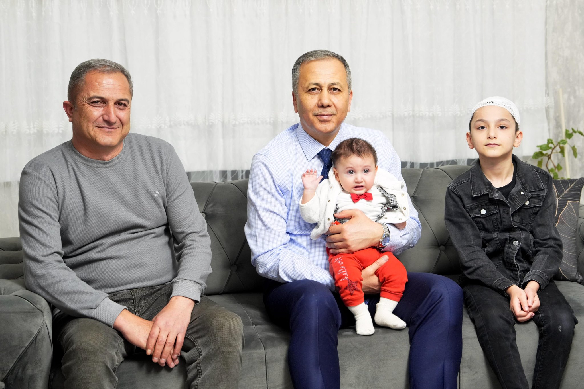 İçişleri Bakanı Ali Yerlikaya’dan sokak köpeklerinin saldırısına uğrayan Tunahan Yılmaz’a ziyaret – Birlik Haber Ajansı