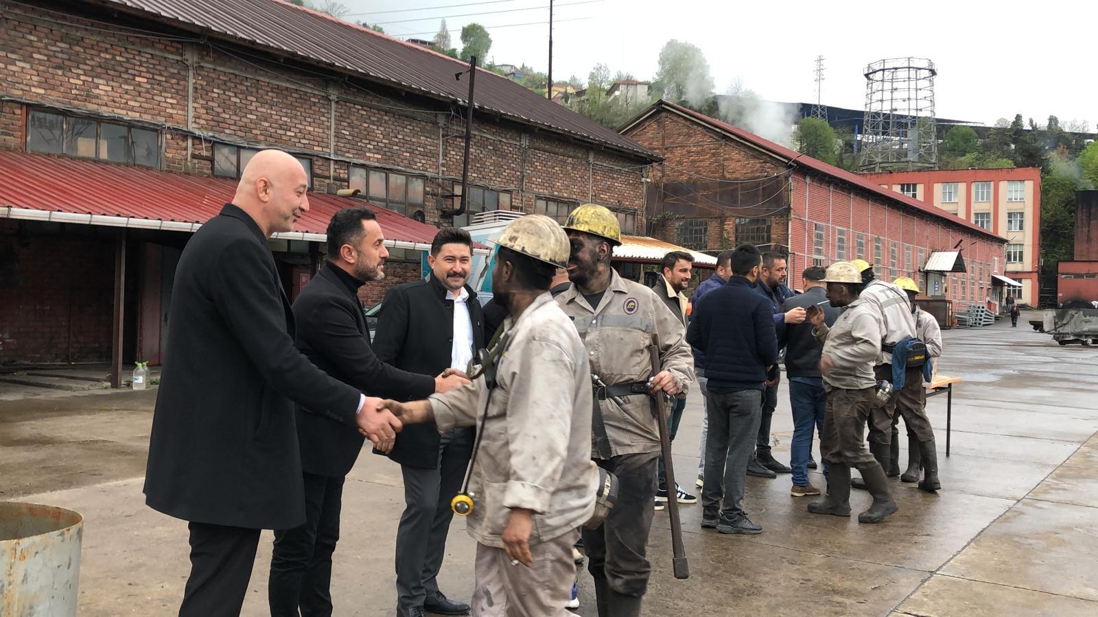 GMİS yönetimi madencilerle bayramlaştı – Birlik Haber Ajansı