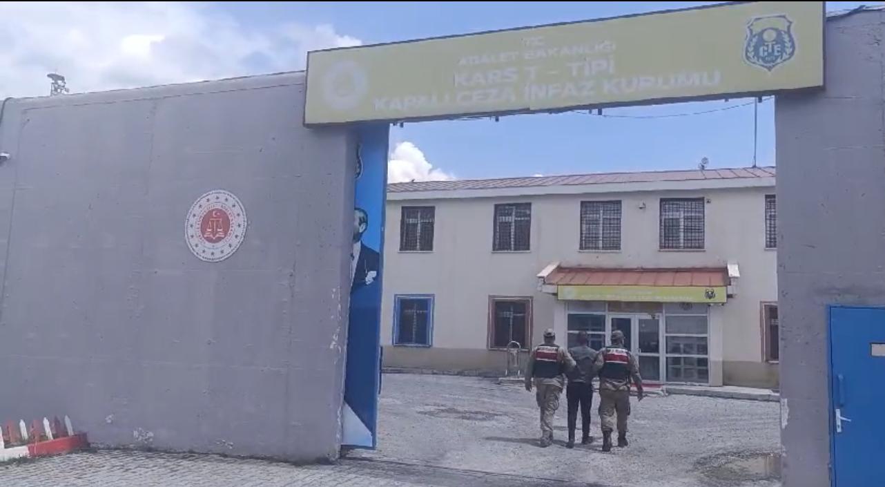 Kars’ta kesinleşmiş hapis cezasıyla aranan şahıs yakalandı – Birlik Haber Ajansı