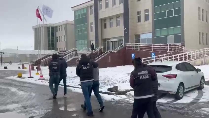 İran’dan Kars’a yasaklı madde getiren kurye yakalandı – Birlik Haber Ajansı