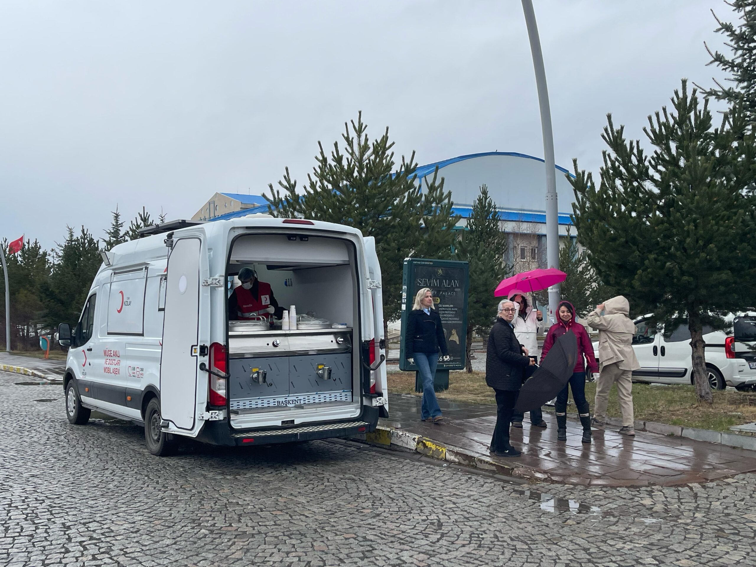 Kars’ta Kızılay’dan üniversite öğrencilerine sıcak çorba ikramı… – Birlik Haber Ajansı