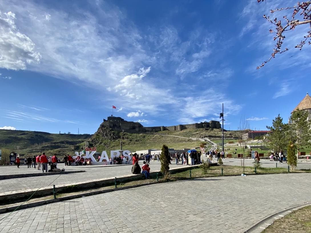 Kars’ta güneşli hava vatandaşları sokaklara döktü – Birlik Haber Ajansı