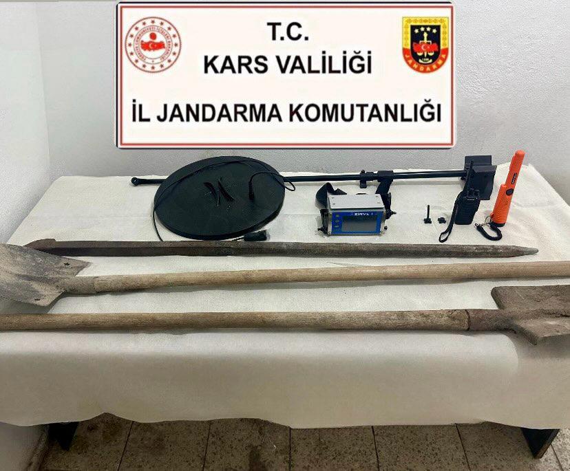 Kars’ta kaçak kazı yapan 4 kişi serbest bırakıldı – Birlik Haber Ajansı