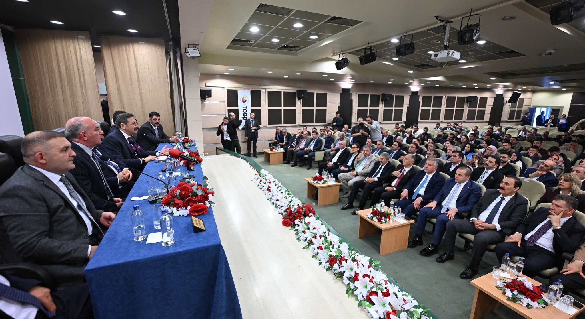 Başkan Bozan, “Türkiye’nin Yatırım Ufku: Fırsatlar ve Gelecek Vizyonu” oturumuna katıldı – Birlik Haber Ajansı