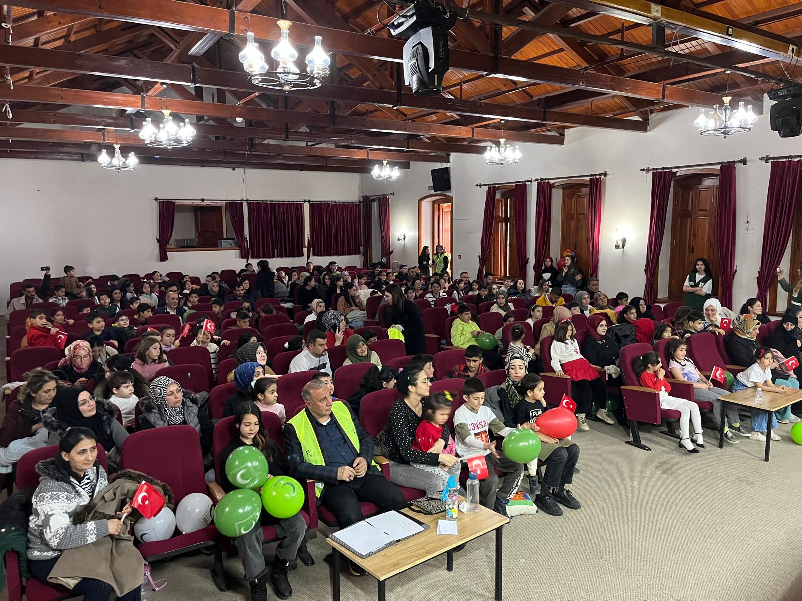 Kars Yeşilay’ın çocuk şenliği, renkli görüntülere sahne oldu – Birlik Haber Ajansı