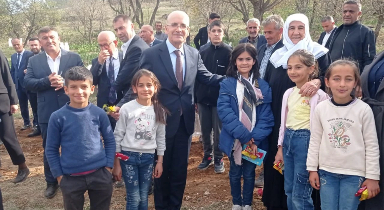 Bakan Şimşek memleketi Batman’da bayramı yaşadı – Birlik Haber Ajansı
