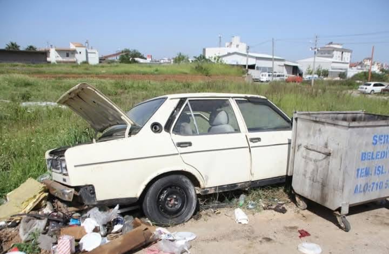 Antalya’da Fiat Tofaş marka otomobil çöpe atıldı – Birlik Haber Ajansı