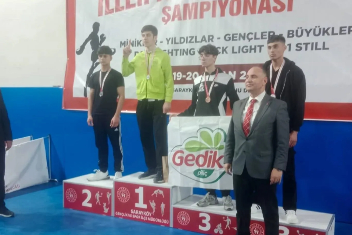 Burdur kick boksçuları 8 madalya ile döndü