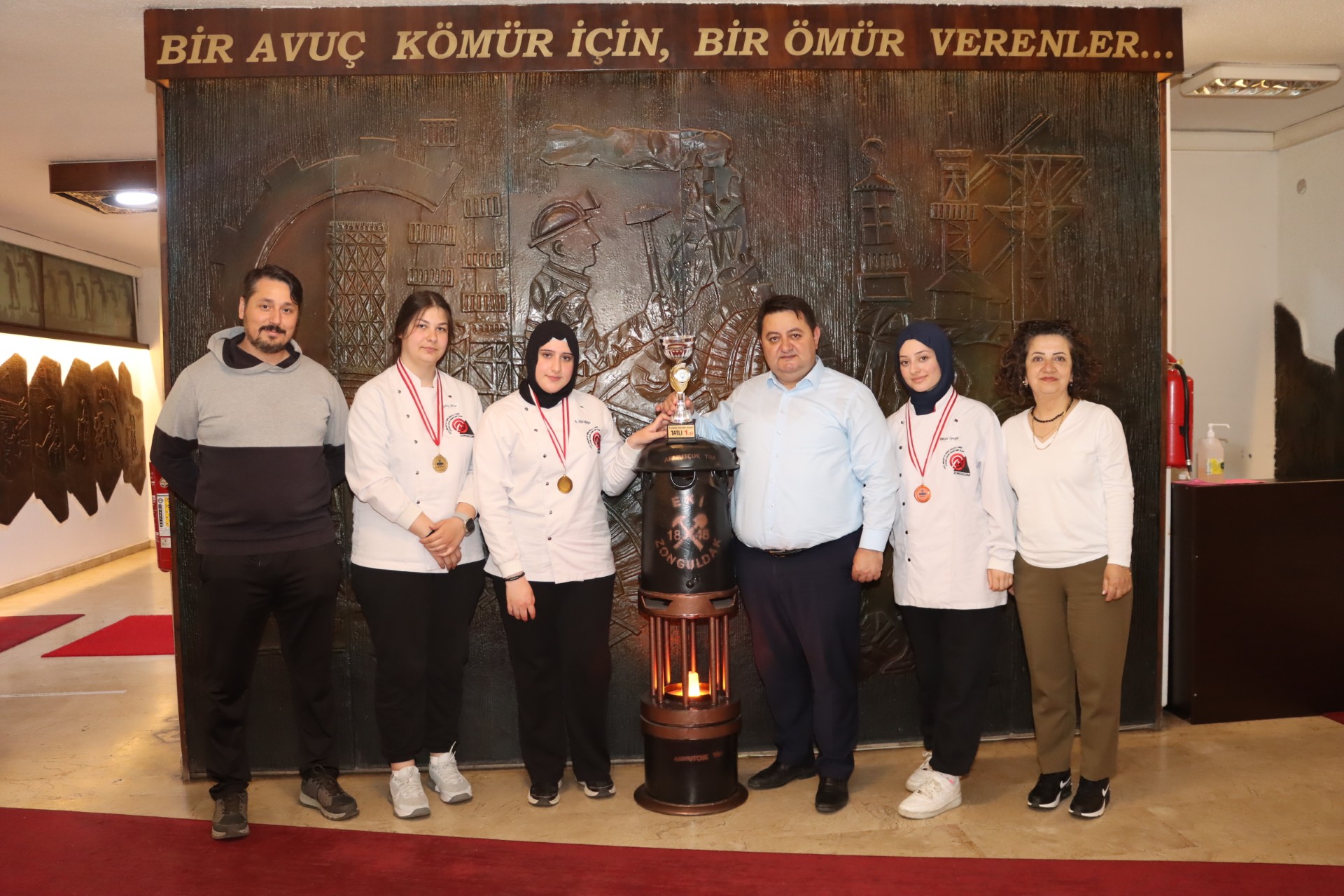 Kupayı Genel Başkan Yeşil’e götürdüler – Birlik Haber Ajansı