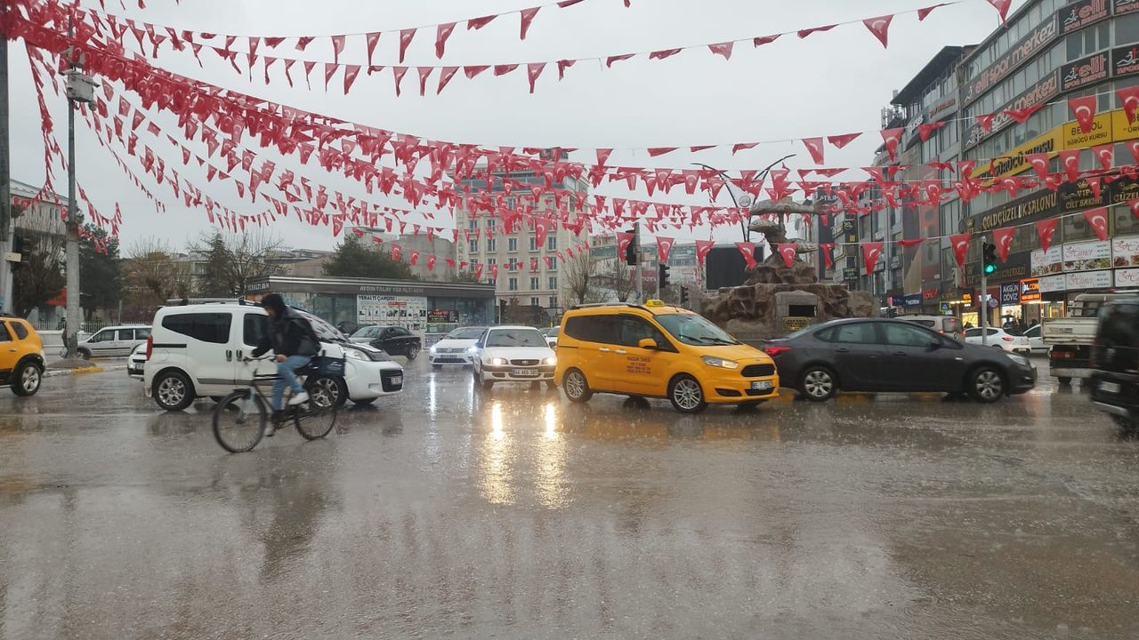 Van’da yağmur yağdı, kent yine sele teslim oldu! – Birlik Haber Ajansı